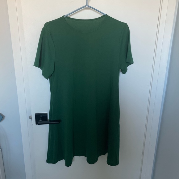 Green dress - Picture 1 of 1